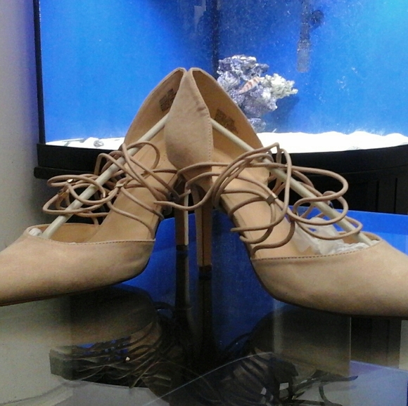 Heels - Picture 2 of 3